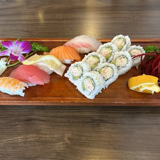 Nigiri and roll combination